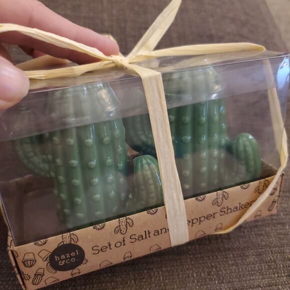 Hazel & Co • Cactus • Salt And Pepper Shaker Set • Brand New/Sealed! - Picture 2 of 2
